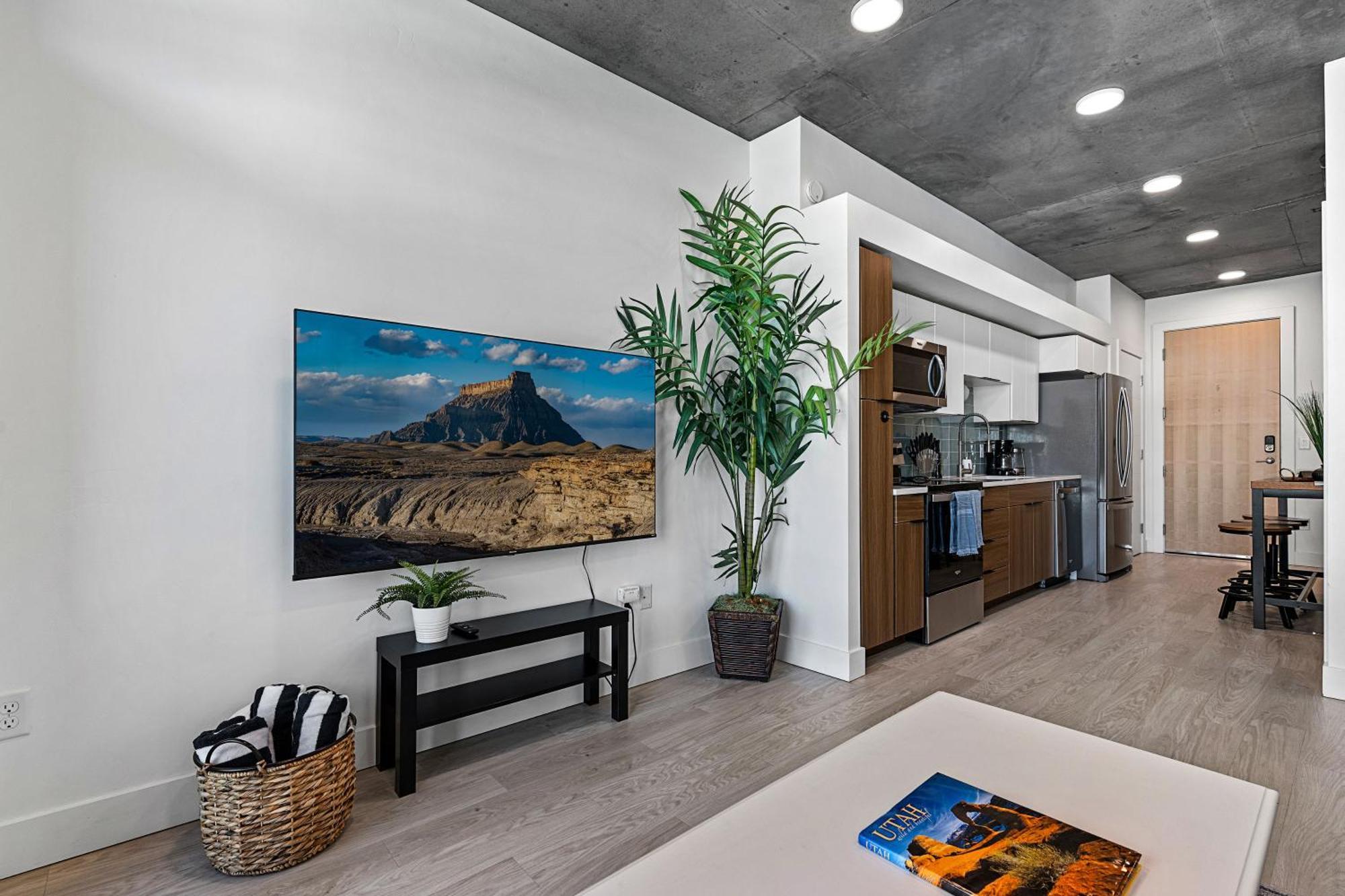 Best Amenities Pool Htub Gym Pking Downtown Views Salt Lake City Exterior photo